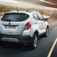 : Opel Mokka сзади