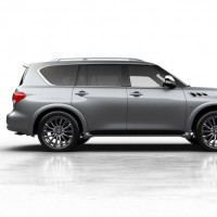 Infiniti QX80: справа сбоку