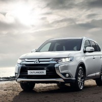 Mitsubishi Outlander: спереди слева